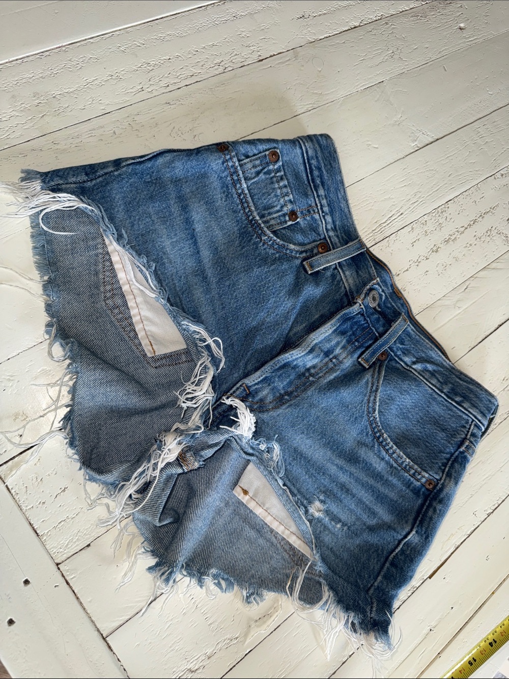 Levi's 501  blue denim Levi's 501 raw-edge cutoff shorts size 24 EUC
